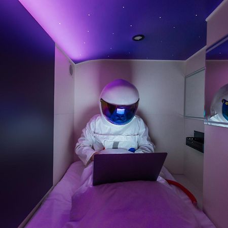 Capsule Hotel Constellation 91 Λβιβ Εξωτερικό φωτογραφία