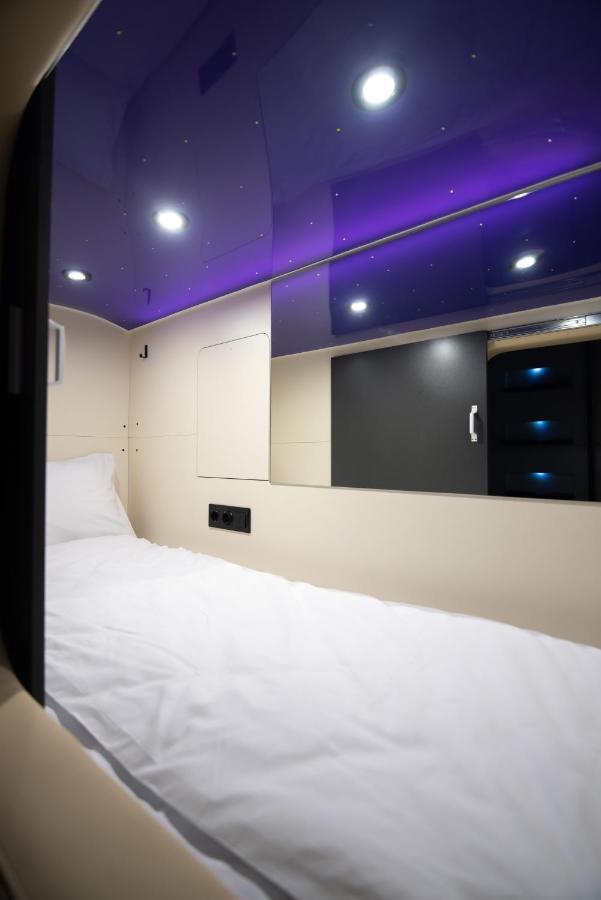 Capsule Hotel Constellation 91 Λβιβ Εξωτερικό φωτογραφία