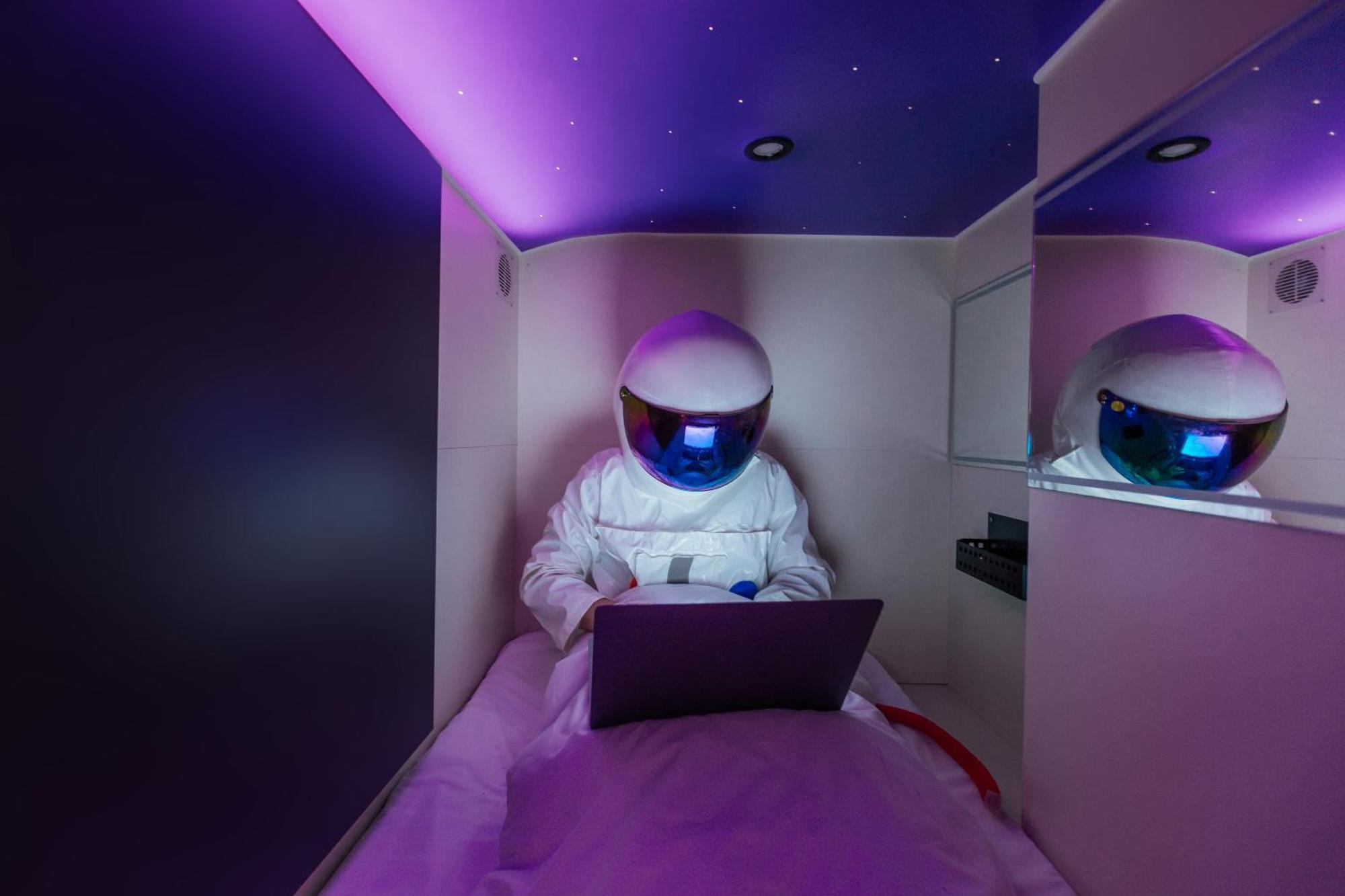 Capsule Hotel Constellation 91 Λβιβ Εξωτερικό φωτογραφία