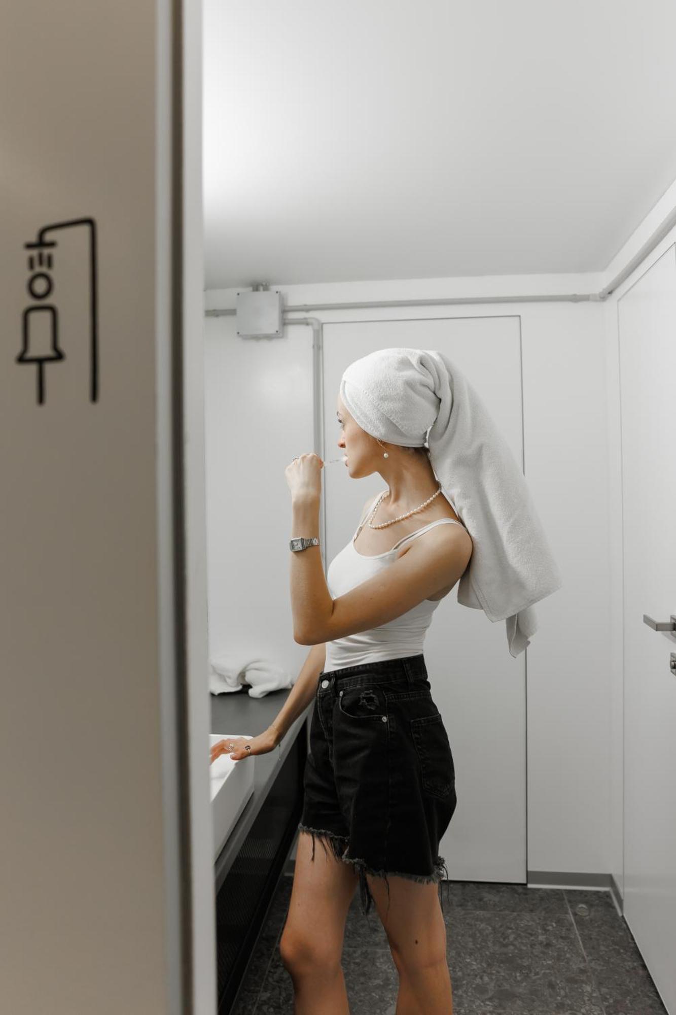 Capsule Hotel Constellation 91 Λβιβ Εξωτερικό φωτογραφία